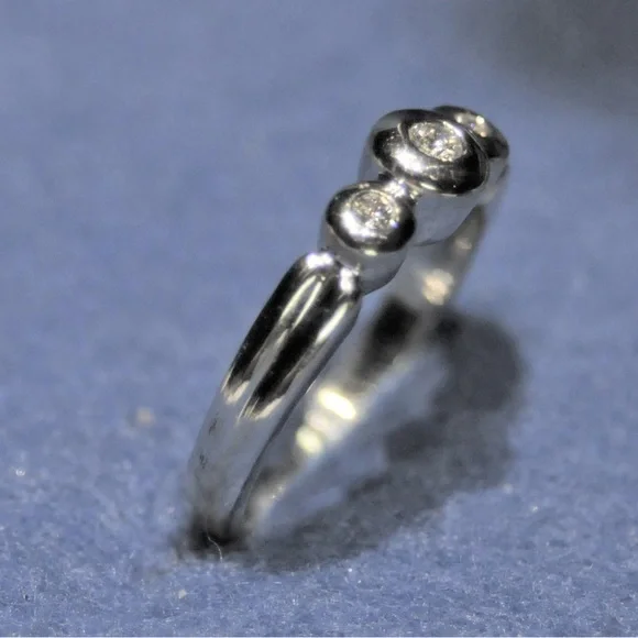 1 3/8 CTW Natural Round Diamond 3-Stone Anniversary Ring